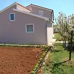 House And Apt. In Pula/Istrien 27345