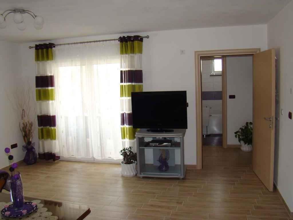 House And Apt. In Pula/istrien 27345 Pola